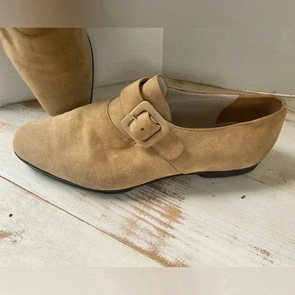 GIORGIO ARMANI women’s tan suede Oxford shoes buckle size 35 Italy almond toe - Picture 16 of 16